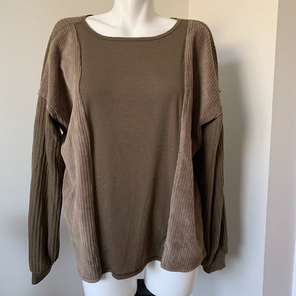 Gimmicks by Buckle Top - Picture 2 of 10